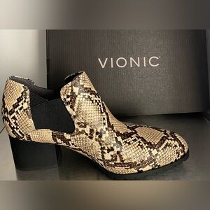 NWT … WOMENS Vionic Snakeskin Ankle Booties - Black and Tan